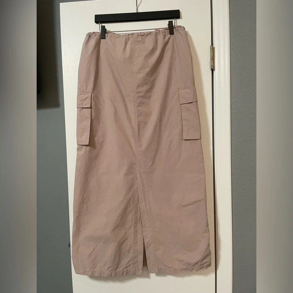Wallflower Women's Maxi Skirt in Taupe, size Small  Looks new 🤎